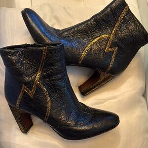 Chie Mihara black & gold ankle boots sz 6 EUC